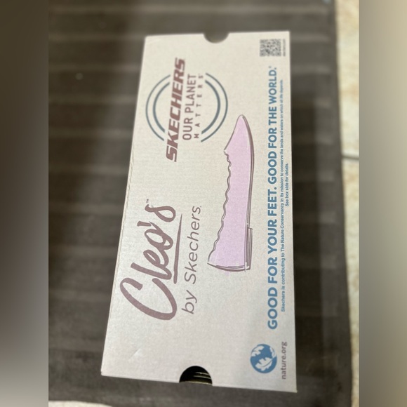 Cleo’s Skechers black flat shoes - Picture 6 of 6